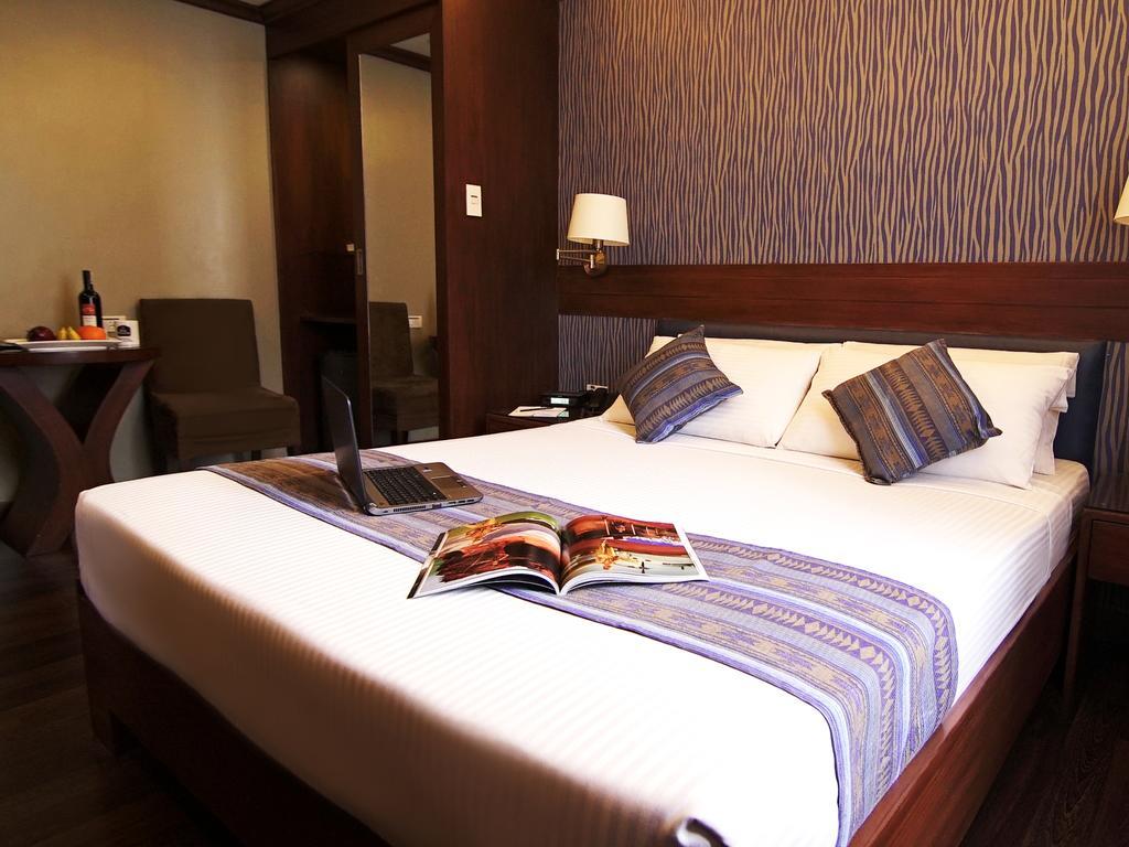 Best Western Hotel La Corona Manila Exterior foto