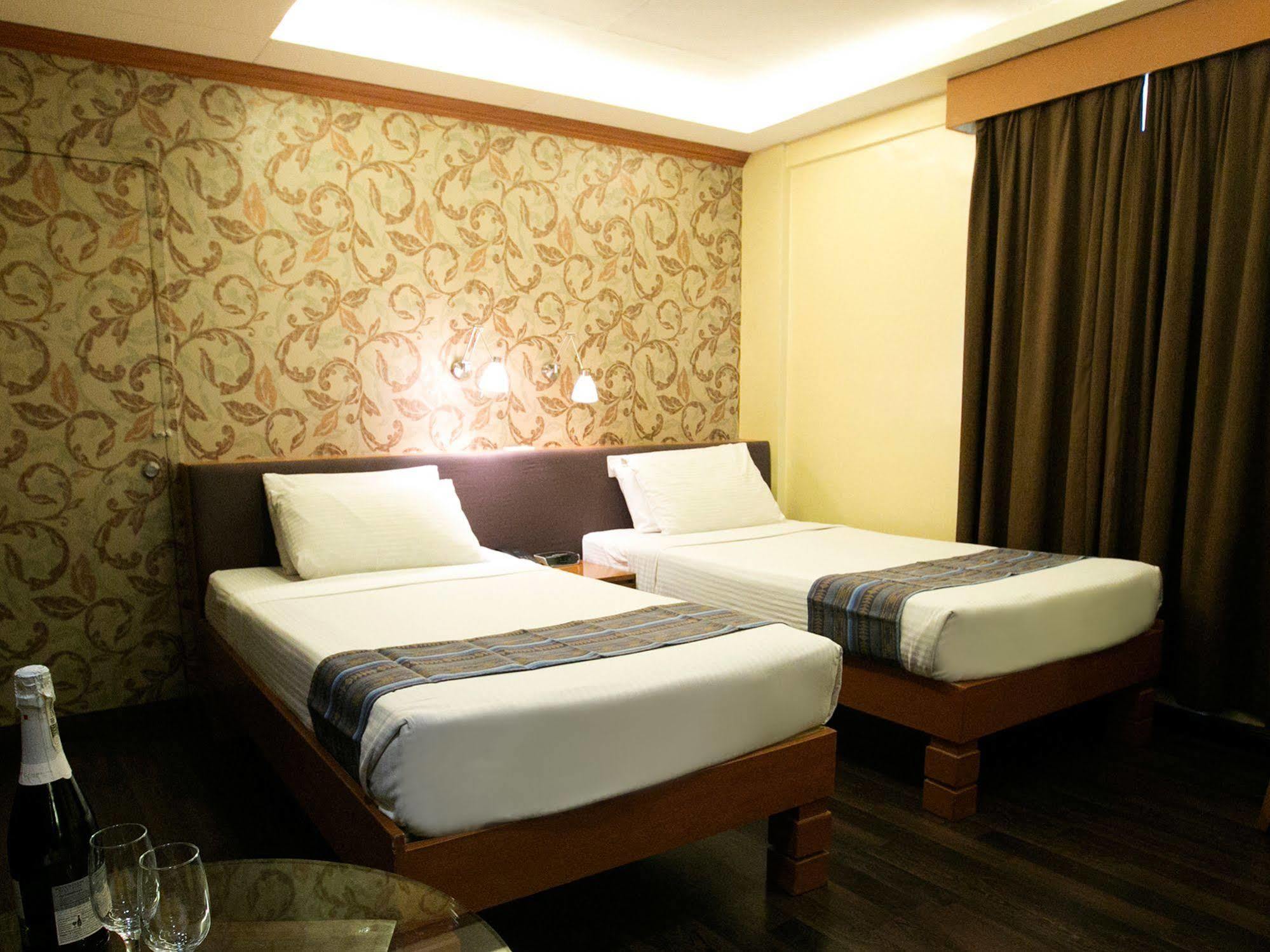 Best Western Hotel La Corona Manila Exterior foto